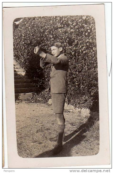 AK BOGENSCHIESSEN ARCHERY YOUNG Fires A Rifle ,JUNGE  Feuert Eine Gewehr FOTOGRAFIE OLD POSTCARD - Tir à L'Arc