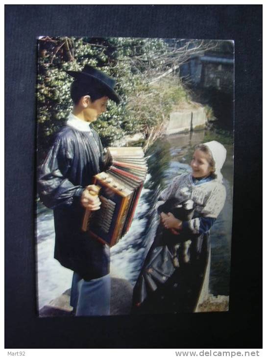 ENFANTS EN COSTUMES MOTHAIS - Poitou-Charentes