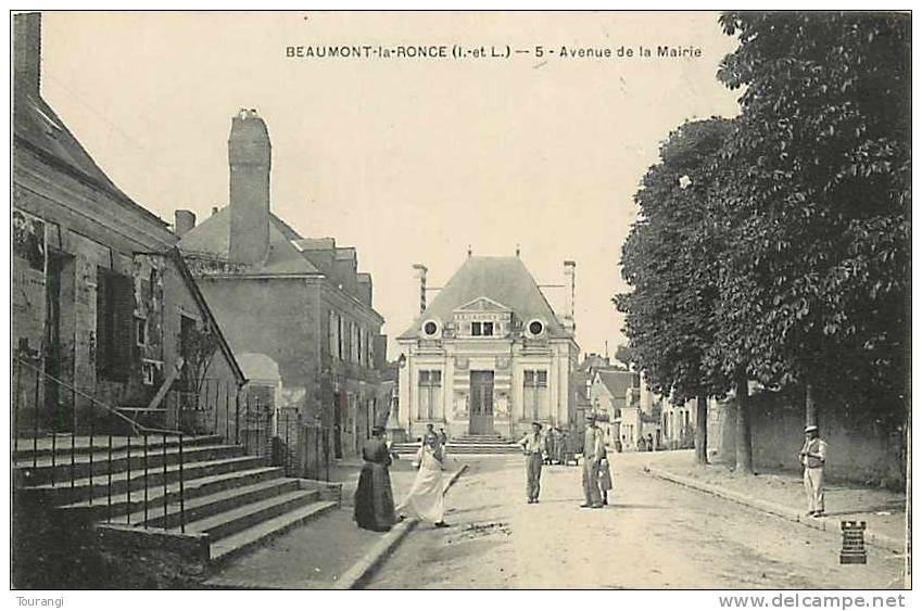 Indre-et-Loire : Nov12 321: Beaumont-la-Ronce  -  Avenue De La Mairie - Beaumont-la-Ronce