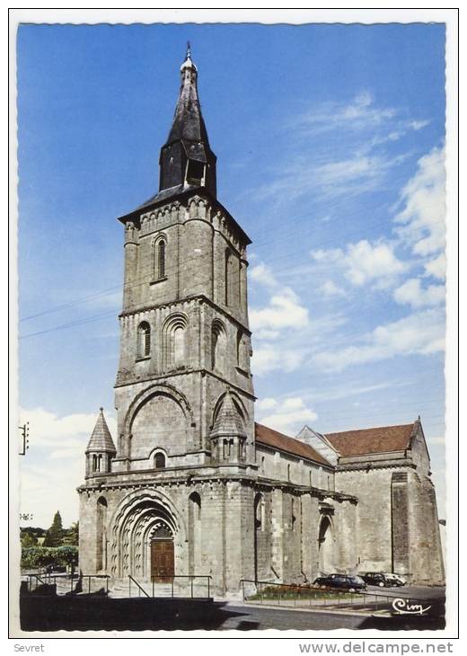 LA SOUTERRAINE. - L'Eglise.  CPM - La Souterraine