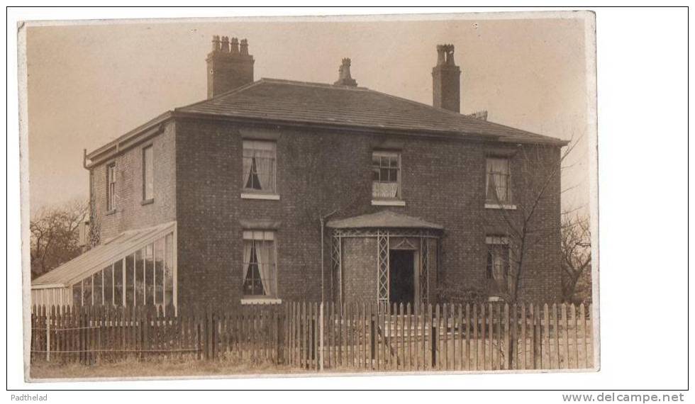 POSTCARD VINTAGE HOUSE RPPC SOCIAL HISTORY UK ENGLAND - Other & Unclassified