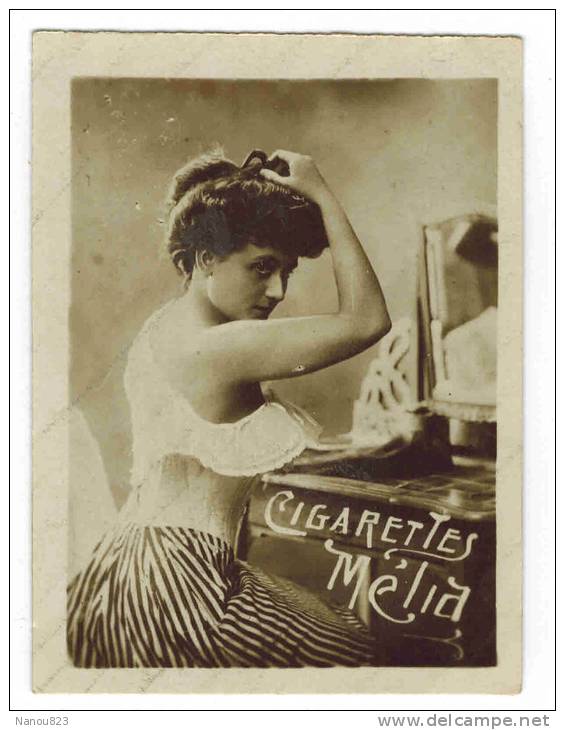 CHROMO CIGARETTES MELIA ALGER PIN UP: "Femme En Soutien Gorge Faisant Son Chignon" - Melia