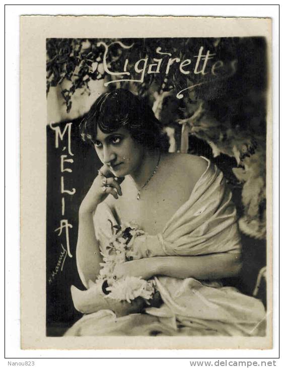 CHROMO CIGARETTES MELIA ALGER PIN UP : "Femme Au Regard Espiègle" - Photo Signée H Mannuel - Sabot - Melia