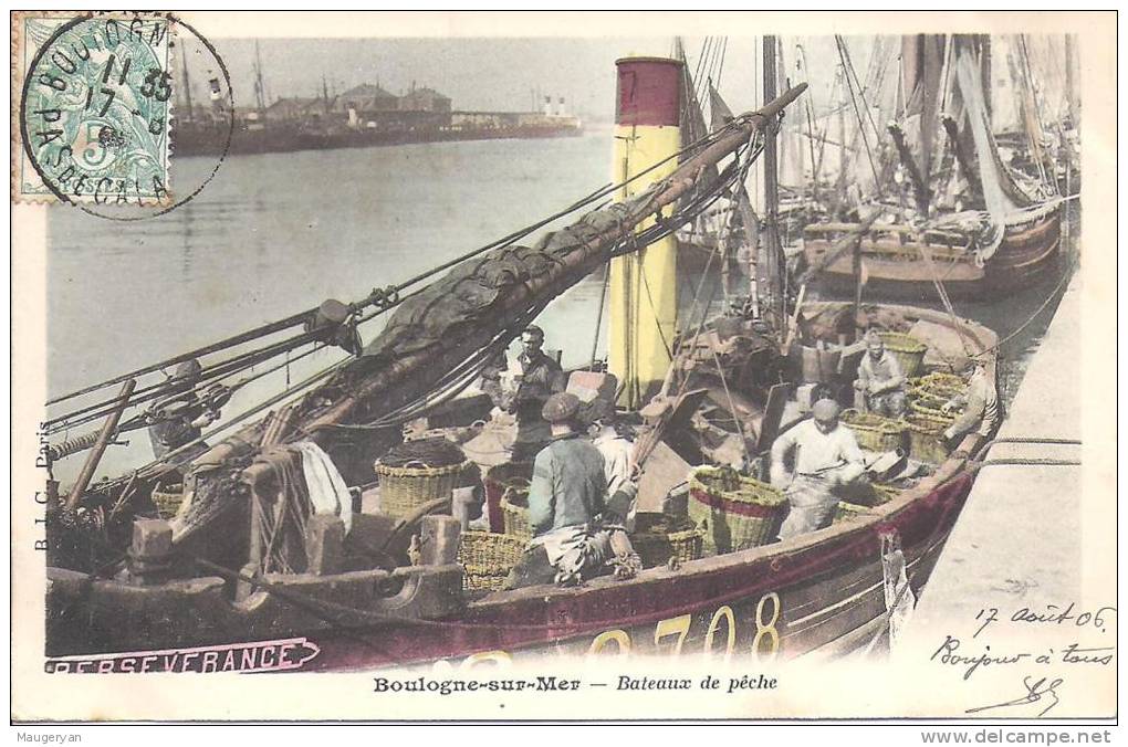 BOULOGNE SUR MER - Bateaux De Pêche - Carte Colorisée - Boulogne Sur Mer