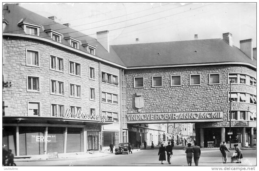 08 SEDAN LA PLACE GOULDEN LA NOUVELLE POSTE ET LA RUE GAMBETTA - Sedan