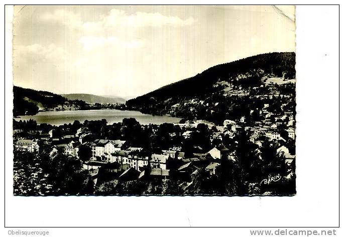 88 GERARDMER  LAC ET VILLE DENTELEE DEFAUT AVEC PLI 1957 - Gerardmer