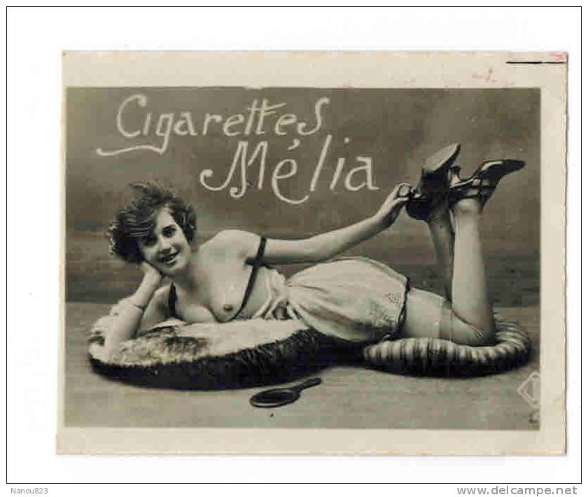 CHROMO CIGARETTES MELIA ALGER PIN UP : "Femme Allongée " - Seins Nus - Melia