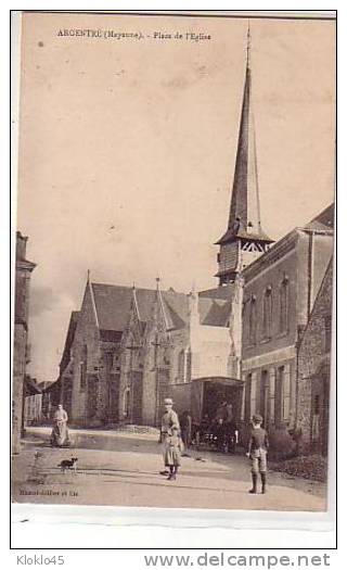 53 ARGENTRE ( Mayenne ) - Place De L'Eglise - Animé  Femme Enfants , Carriole 4 Roues Avec Cheval Transport - Argentre