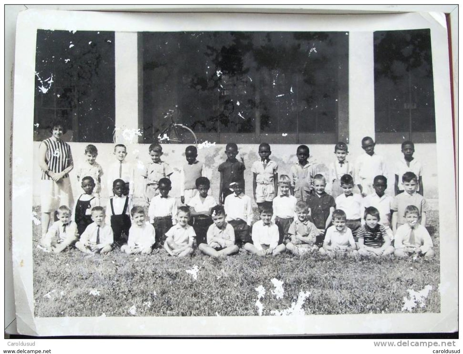 Lot 2x Congo Belge +- 1955  Photo De Classe Agfa Et Autre Groupe Enfants Institutrice Devant Ecole Francaise - Autres & Non Classés