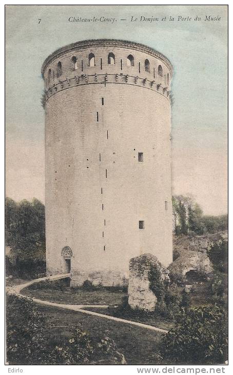 - 02 - COUCY-le-CHATEAU - Le Donjon Et La Porte Du Musée -  Colorisée Neuve Excellent état - Autres & Non Classés