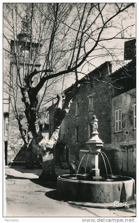 LA ROQUEBRUSSANNE - Place De La Fontaine Et L'Horloge - La Roquebrussanne