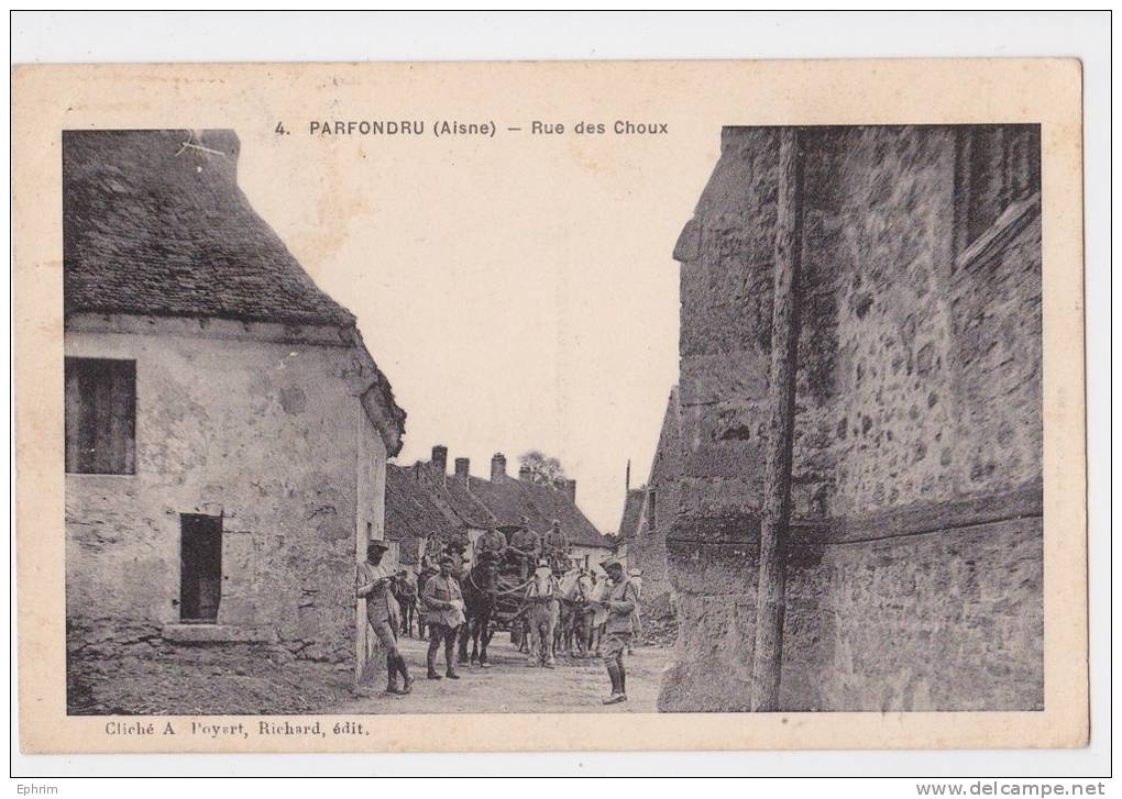 PARFONDRU - Rue Des Choux - Attelage Militaire - Chevaux - Cliché Poyart Richard 4 - Imprimerie Le Deley - Autres & Non Classés