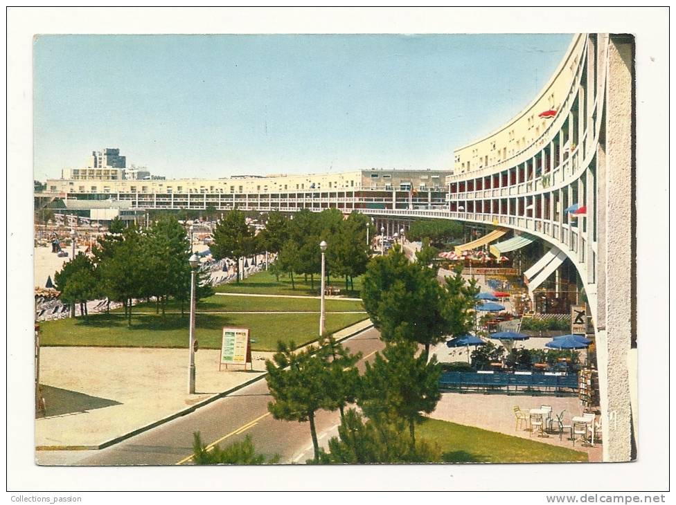 Cp, 17, Royan, Le Front De Mer, Voyagée 1965 - Royan