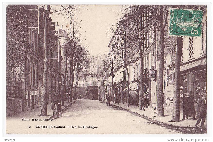 Asnières - Rue De Bretagne (petite Animation, Commerces, Pont De Chemin De Fer Au Fond) A Circulé En 1917 - Asnieres Sur Seine