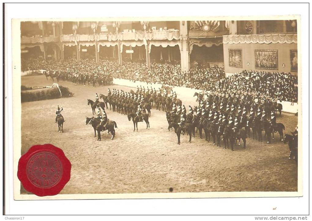 75 - Concours Hippique De  PARIS -Grand Palais - Dans Un Cachet Rouge - Photocarte - Présentation Garde Républicaine - Horse Show