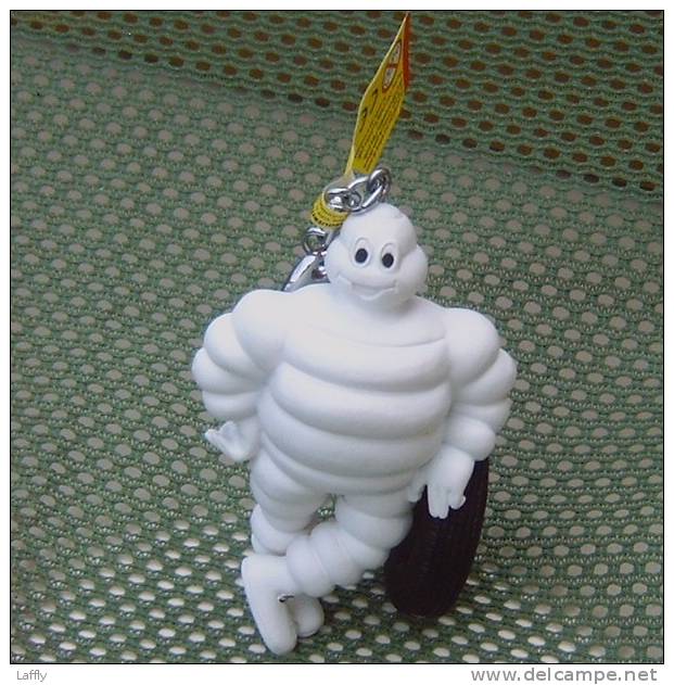 Porte-clés Michelin Bibendum 9 Cm Accoudé Sur Un Pneu / Figurine Neuve Originale - Key-rings