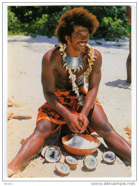 OCEANIA TAHITI THE YOUNG TAHITIAN ON THE BEACH OLD POSTCARD 1982. - Tahiti