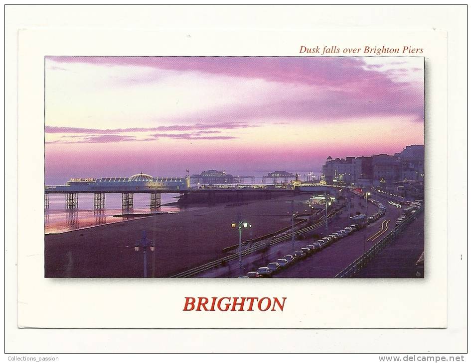 Cp, Angleterre, Brighton, Dusk Falls Over Brighton Piers, Voyagée - Brighton
