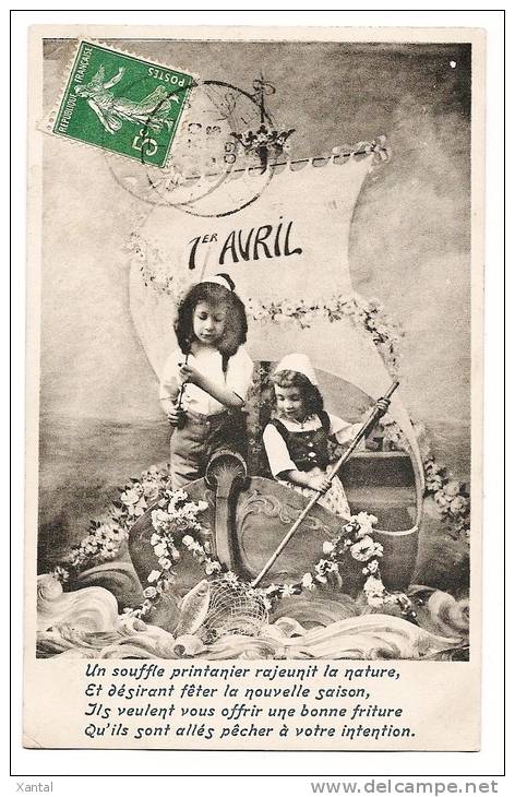 1er Avril - Couple Enfants Dans Voilier Fleuri Pêchant à L'épuisette - Ecrite / Timbrée 1909 - 1er Avril - Poisson D'avril