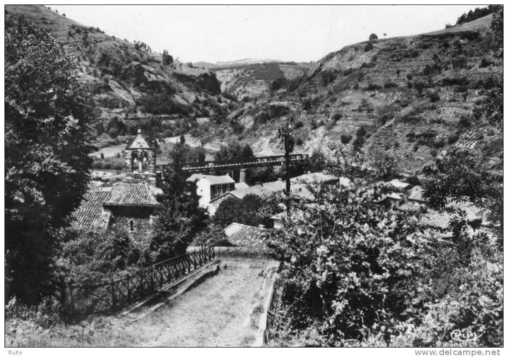 SAINT-JULIEN-DE-CHAZES L EGLISE ET LE PONT SUR L ALLIER - Autres & Non Classés