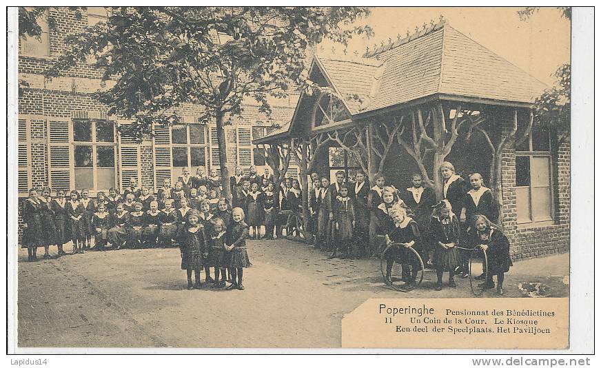 J J S 193/ C P A -BELGIQUE - POPERINGHE -  PENSIONNAT DES BENEDICTINES  UN COIN DE LA COUR - LE KIOSQUE - Poperinge