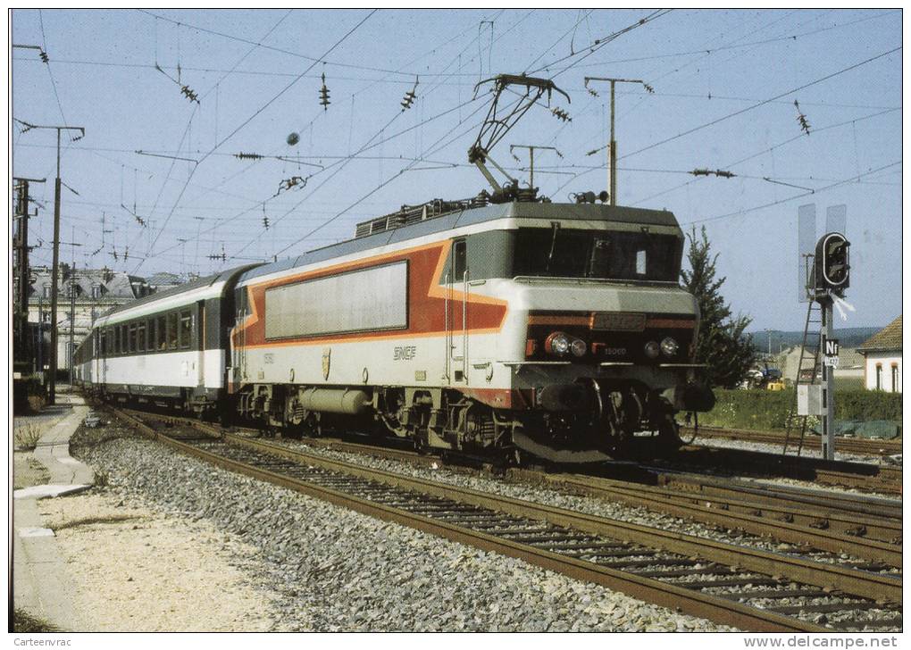 CF 4  Une BB 15060 Quitee La Gare De Charleville-Mézières En 1992 - Charleville