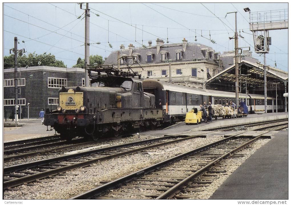 CF 6  Locomotive BB 13047  Quitte La Gare De Charleville-mézières En 1988 - Charleville