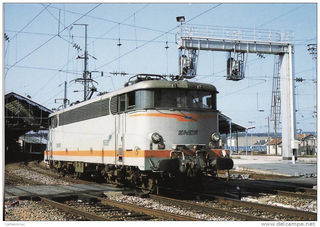 CF 7  Locomotive BB 16036  Quitte La Gare De Charleville-mézières En 1992 - Charleville