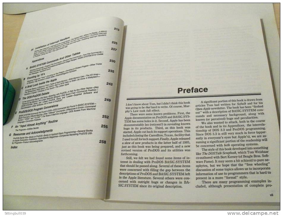 Informatique. ProDOS Inside and Out par Dennis DOMS et Tom WEISHAAR. Tab.Books.Inc. 1986. First edition. RARE !