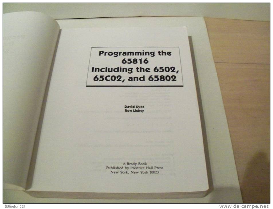 Informatique. Programming The 65816 Including The 65O2, 65CO2 Et 658O2 Par David EYES / Ron LICHTY. 1986. BRADY. RARE ! - Informatik