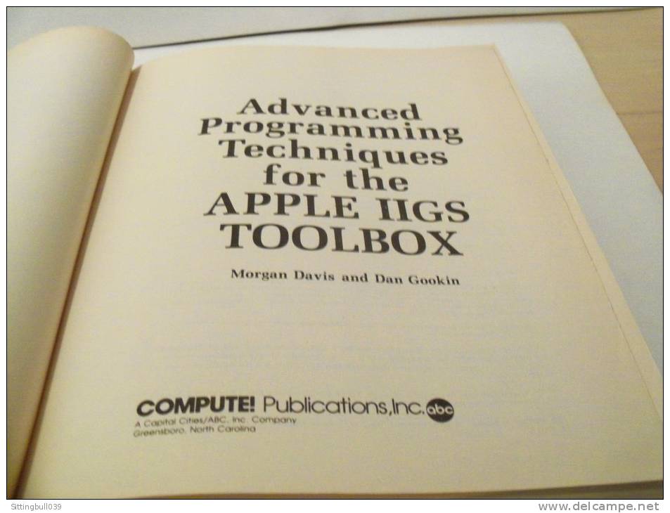 Informatique. Advanced Programming Techniques For The APPLE IIGS TOOLBOX Par Morgan DAVIS Et Dan GOOKIN. 1988. RARE ! - Informatique