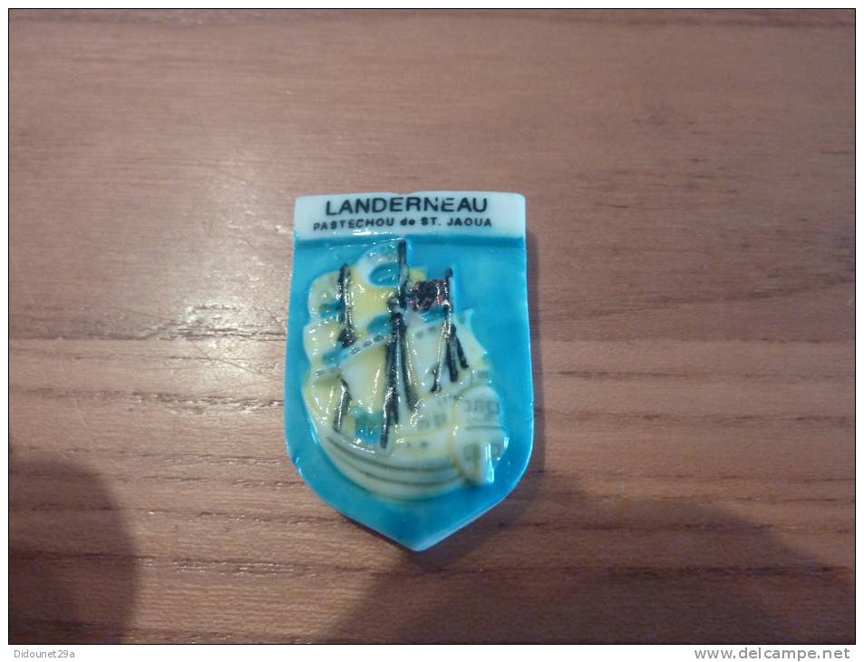 Fève ** PASTECHOU De ST. JAOUA "Blason LANDERNEAU" (finistère(29) - Bretagne) - Regio's