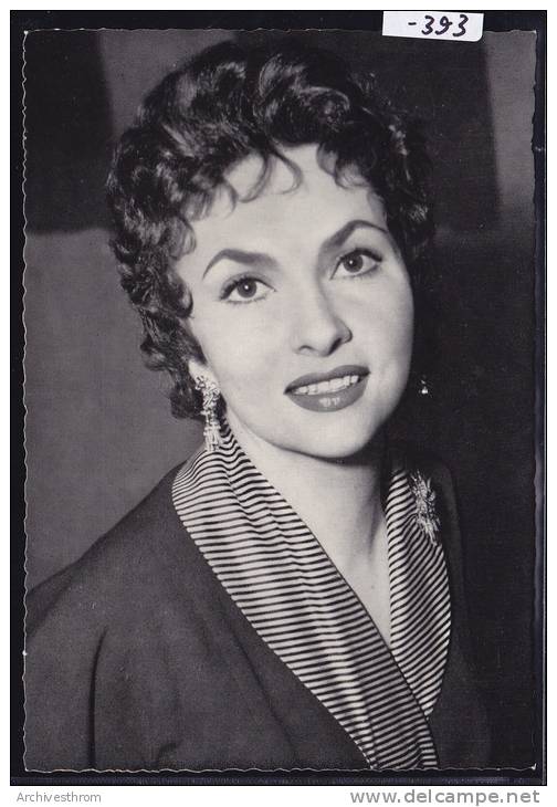 Gina Lollobrigida ; Née Un 4 Juillet ; Photo U. P. ; Form. 15 / 10 (-393) - Artistes