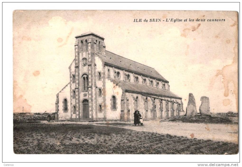 10097    ILE DE SEIN   L église Et Les Deux Causeurs     Non écrite - Ile De Sein