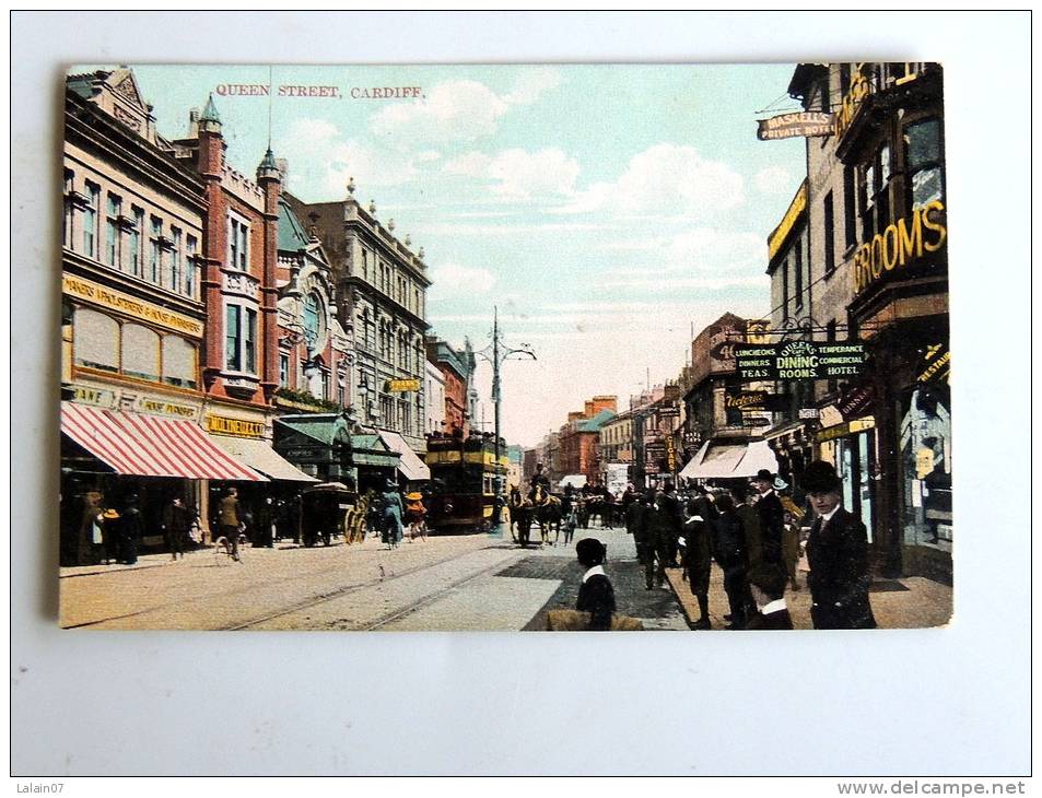 Carte Postale Ancienne : CARDIFF : Queen Street , With Stamp - Glamorgan