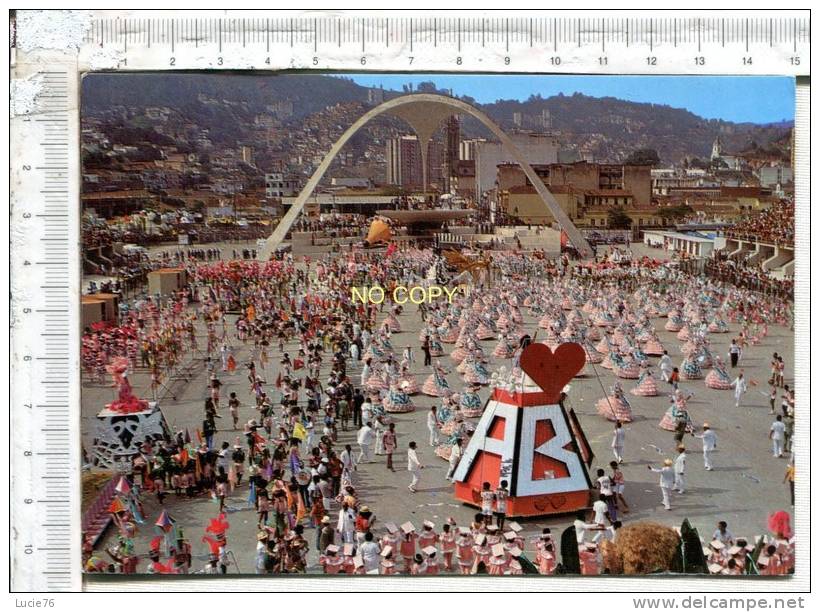 BRASIL - RIO DE JANEIRO -  CARNAVAL - Escola De Samba Da  MANGUEIRA Na Praça Da Apoteose - Rio De Janeiro