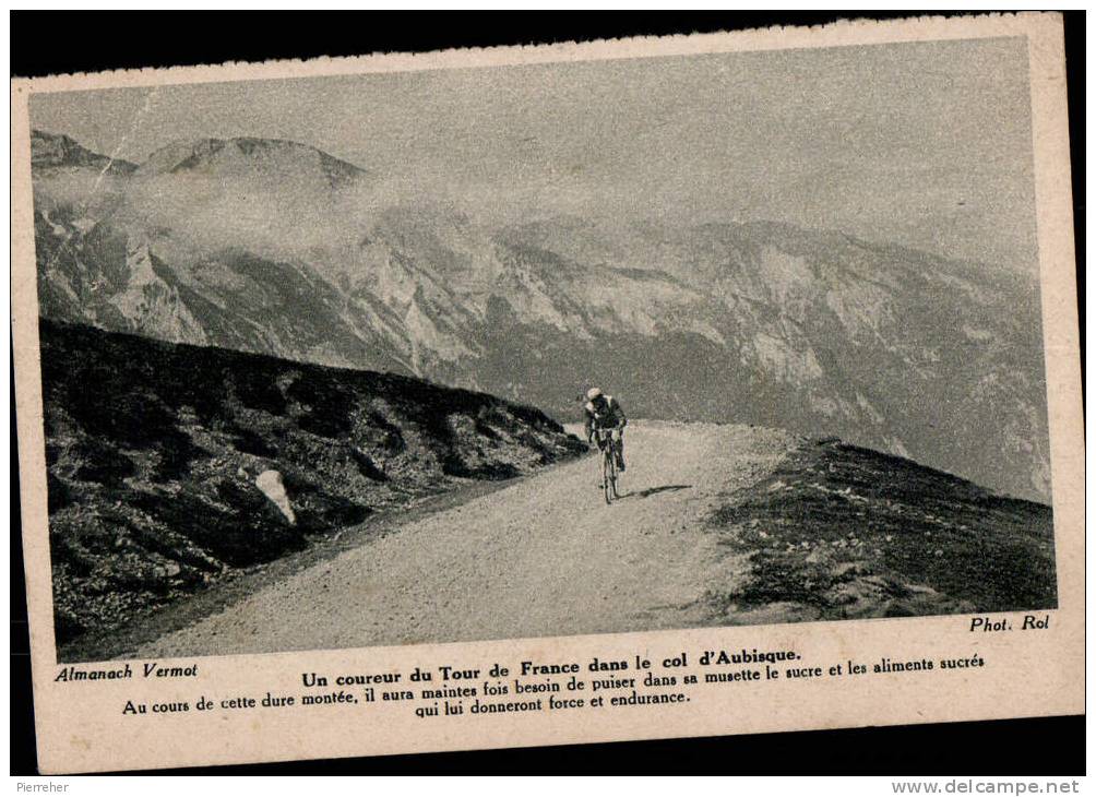 UN COUREUR DU TOUR DE FRANCE DANS LE COL D´AUBISQUE - Cyclisme