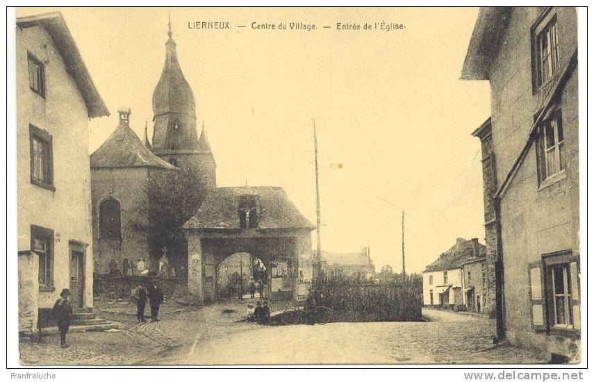 LIERNEUX  (4990) Centre Du Village - Entrée De L'église - Lierneux