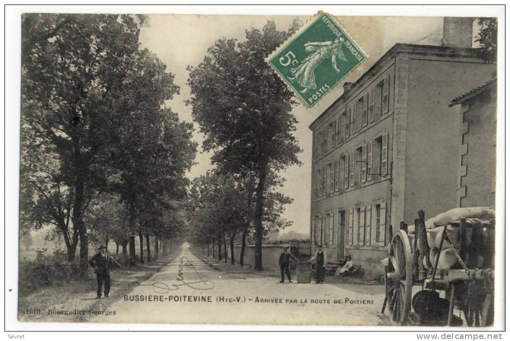 BUSSIERE-POITEVINE. - Arrivée Par La Route De Poitiers - Bussiere Poitevine