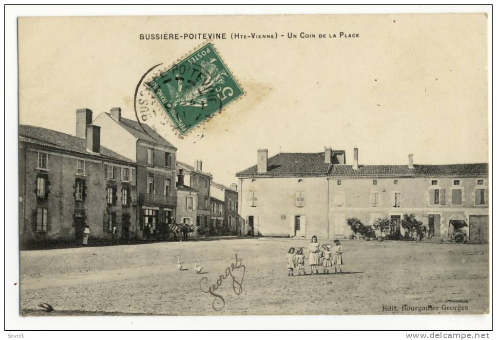 BUSSIERE-POITEVINE. - Un Coin De La Place - Bussiere Poitevine