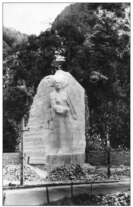 CPSM...CERDON. .. LE MONUMENT AU MAQUIS  DE L´AIN ..VUE 2...PRIX: 1,49  € - Non Classés