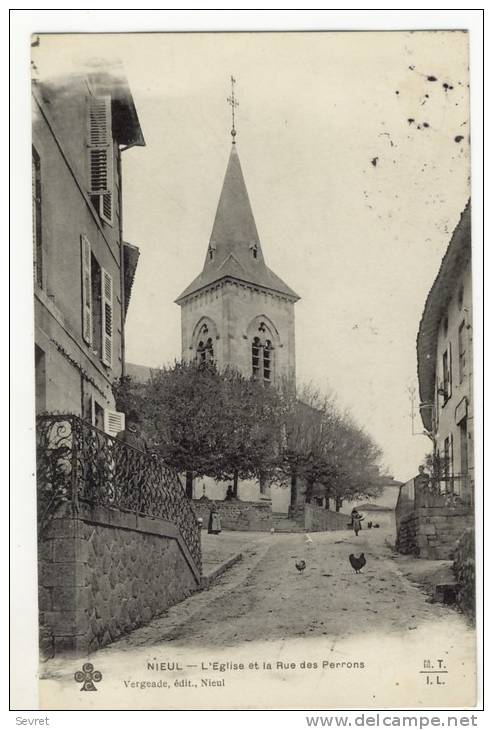 NIEUL. - L'Eglise Et La Rue Des Perrons - Nieul