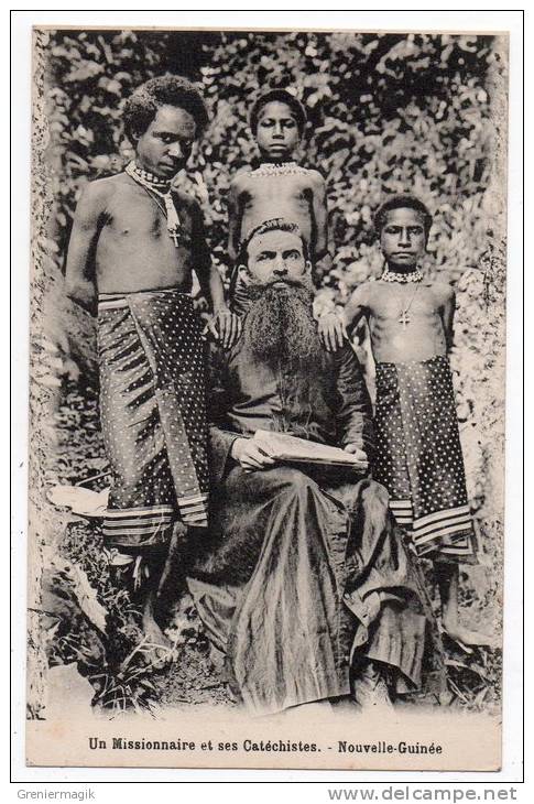Cpa Nouvelle Guinée - Un Missionnaire Et Ses Cathéchistes - Papua New Guinea