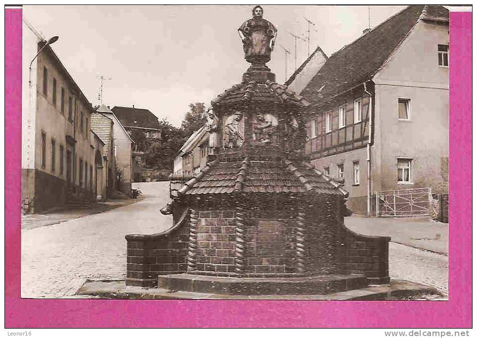 KOHREN SAHLIS   -   ** TÖPFERBRUNNEN AUF DEM MARKTPLATZ **   -   Verlag : BILD U HEIMAT Aus REICHENBACH  N°131 - Kohren-Sahlis