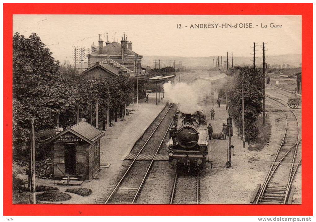 ANDRESY FIN D'OISE - La Gare. (Très Belle Animation Train) - Andresy