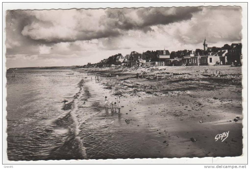 CPSM GRANDCAMP LES BAINS, LA PLAGE, Format 9 Cm Sur 14 Cm Environ, CALVADOS 14 - Autres & Non Classés