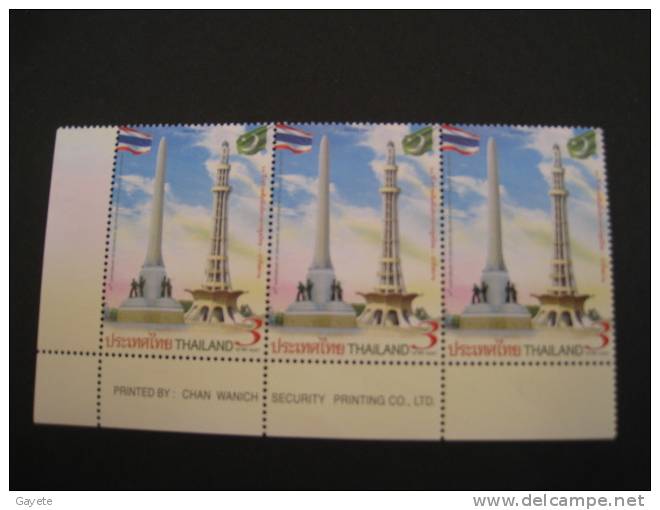 THAILANDE. 2011. 3 TIMBRES  RELATIONS ENTRE THAILANDE ET PAKISTAN. DRAPEAUX. MONUMENTS. N° DE FEUILLET - Thaïlande