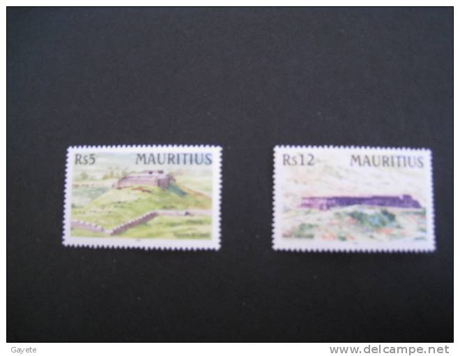 MAURICE. 2 TIMBRES. FORT ADELAIDE. DONJON SAINT LOUIS - Maurice (1968-...)