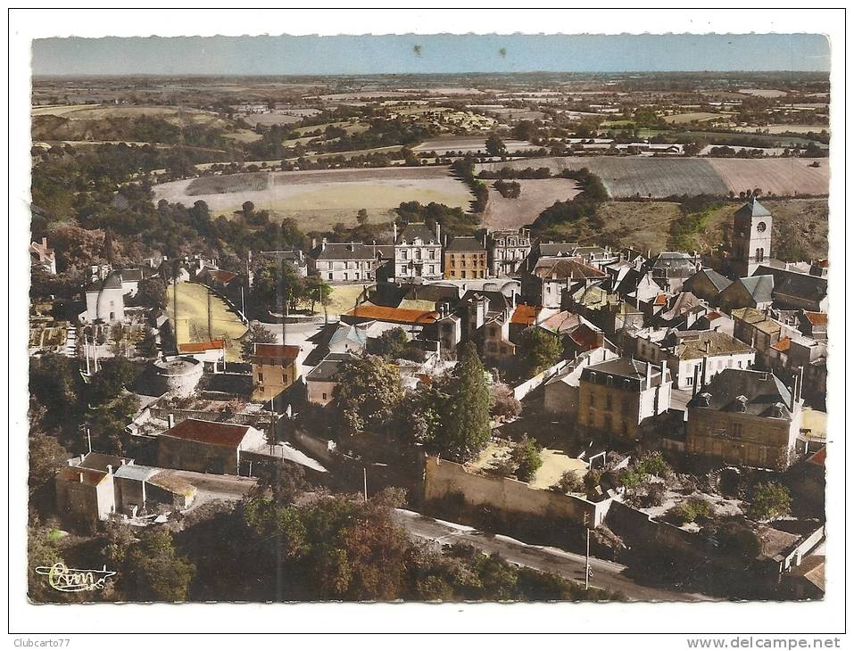 Argenton-Château (79) : Vue Aérienne Générale Au Niveau De La Place En  1960. - Argenton Chateau