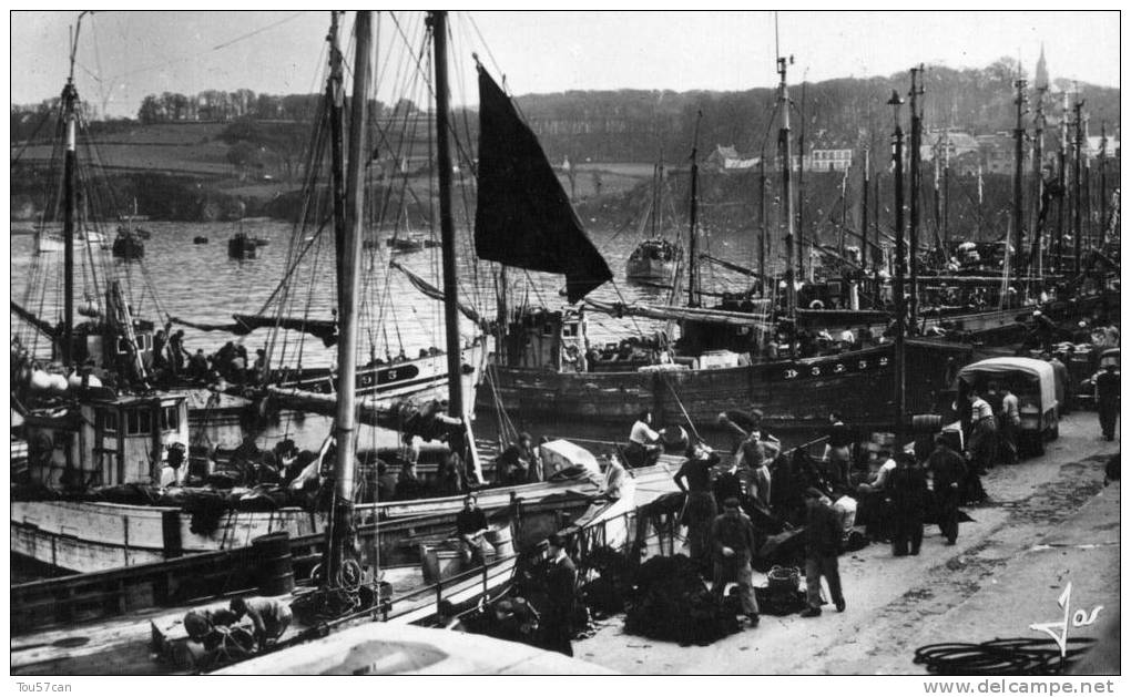 DOUARNENEZ - FINISTERE (29) - PEU COURANTE CPSM ANIMEE DE 1959. - Douarnenez